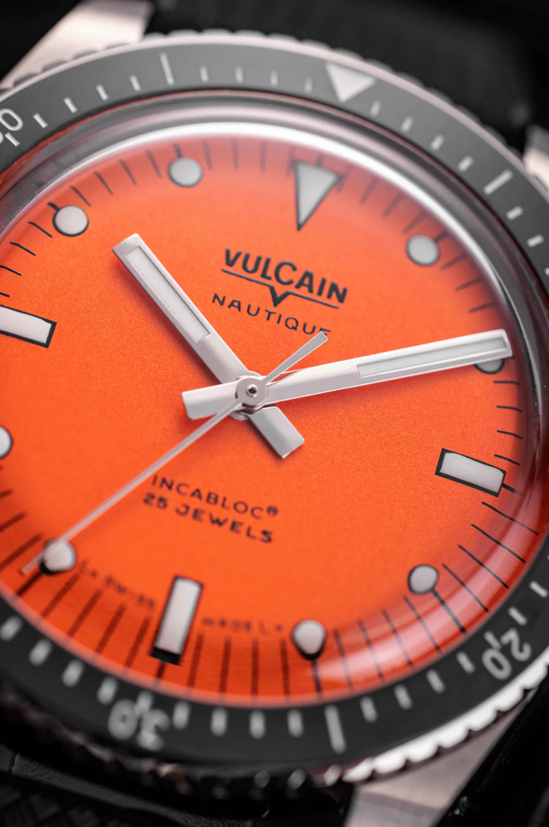 Vulcain Watch - Skindiver Nautique 38mm - Orange (metal bracelet + rubber strap included)