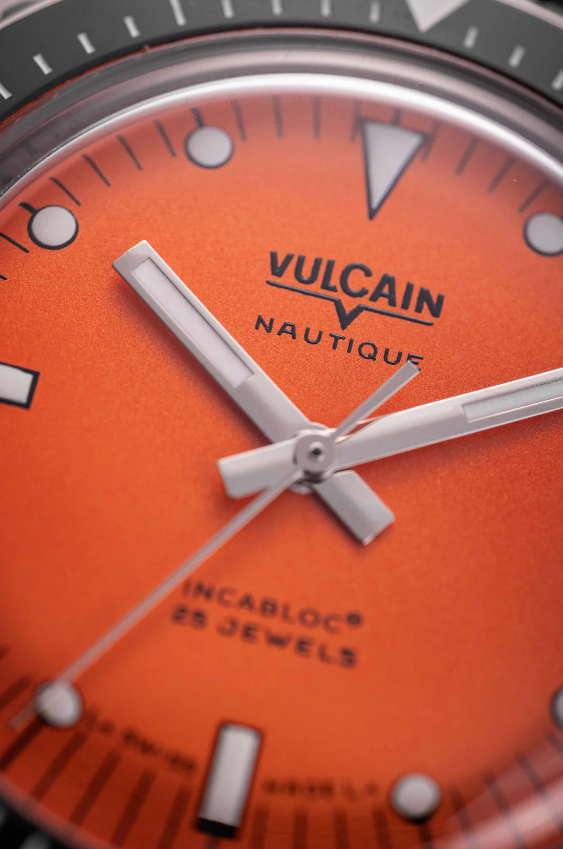 Vulcain Watch - Skindiver Nautique 38mm - Orange (metal bracelet + rubber strap included)