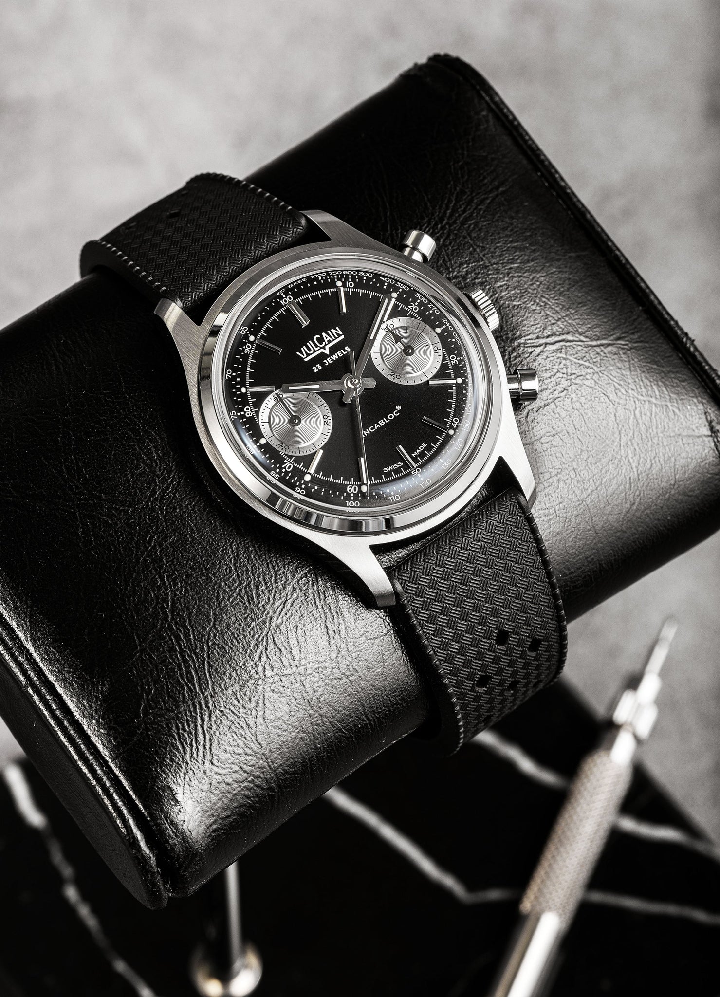 Montre Vulcain - Chronograph 70's 38mm - Black & Silver